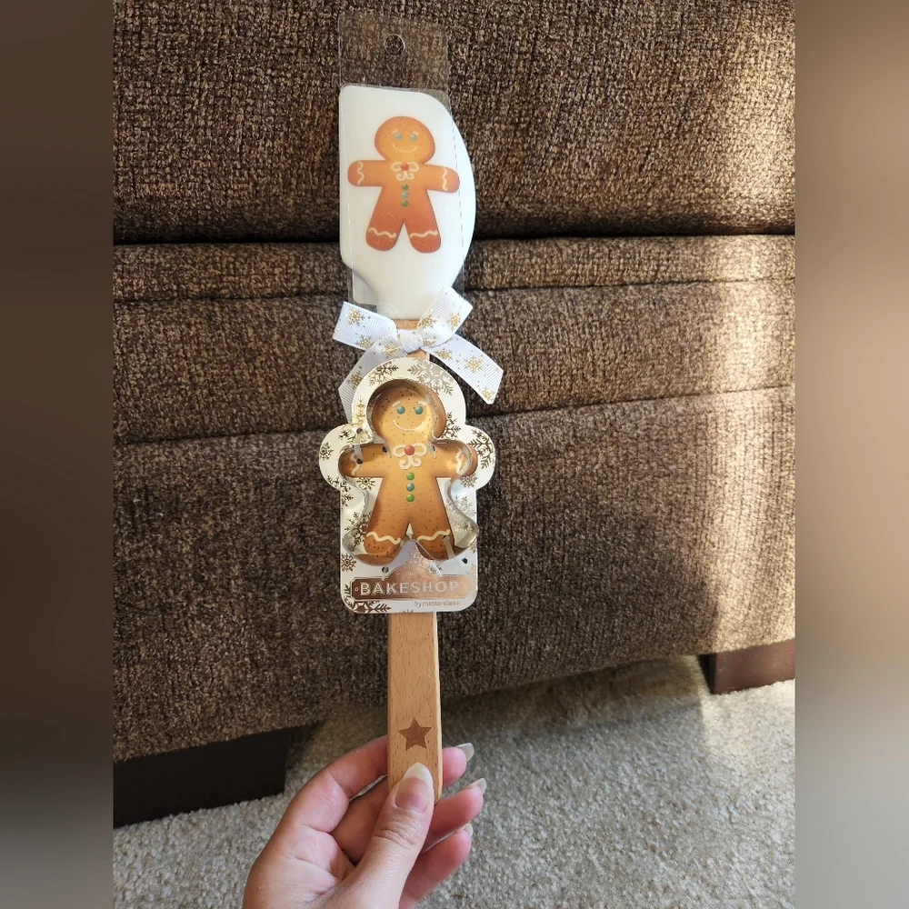 Christmas Gingerbread Man Spatula And Cookie Cutter NWT
